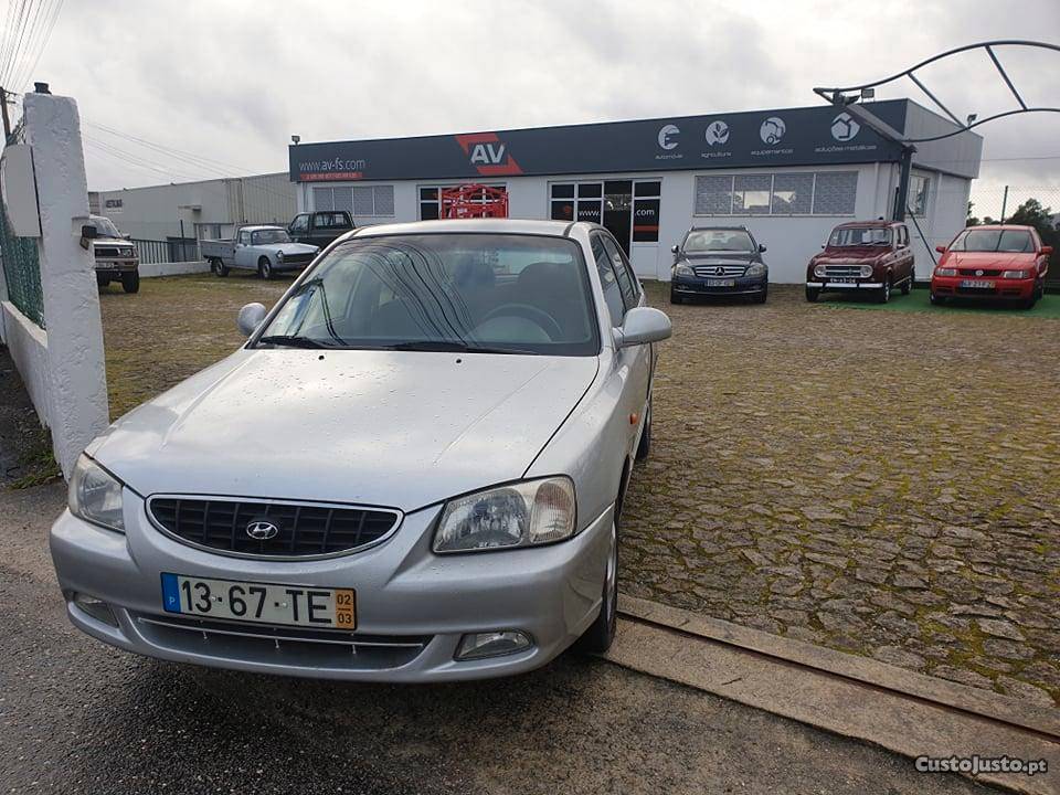 Hyundai Accent 1.5 CRDI Março/02 - à venda - Comerciais /