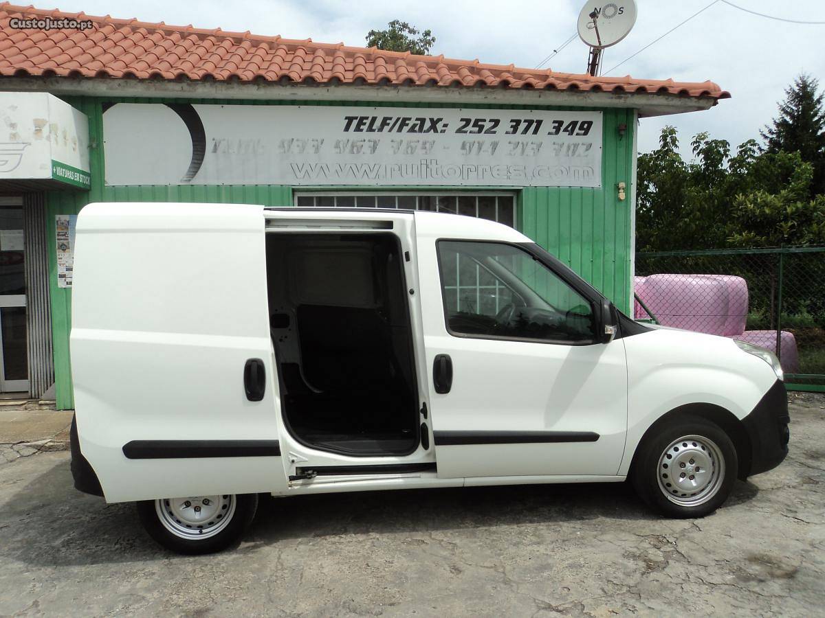 Opel Combo 1.3Cdti Com IVA Maio/13 - à venda - Comerciais /