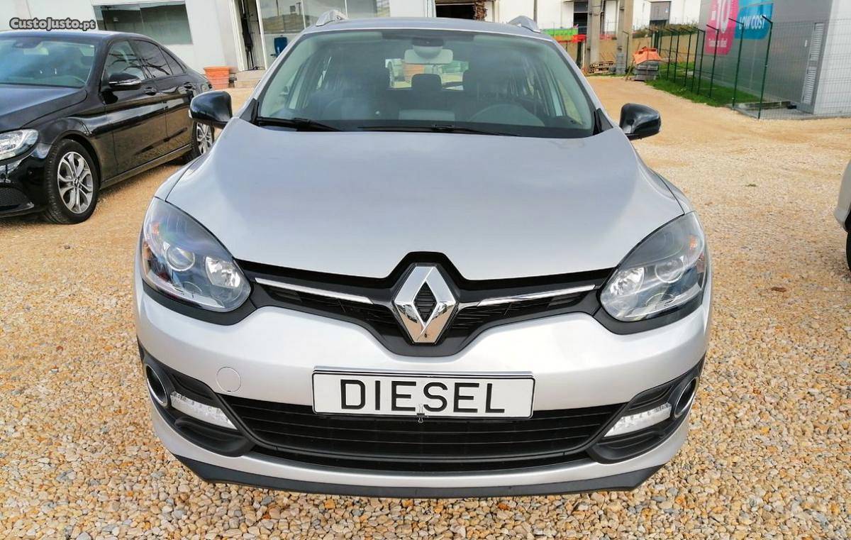 Renault Mégane limited Junho/15 - à venda - Ligeiros