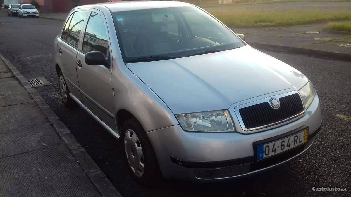 Skoda Fabia Gasolina Abril/01 - à venda - Ligeiros