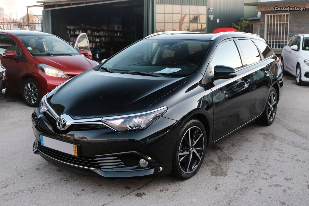 Toyota Auris Touring Sports 1.6 Setembro/17 - à venda -