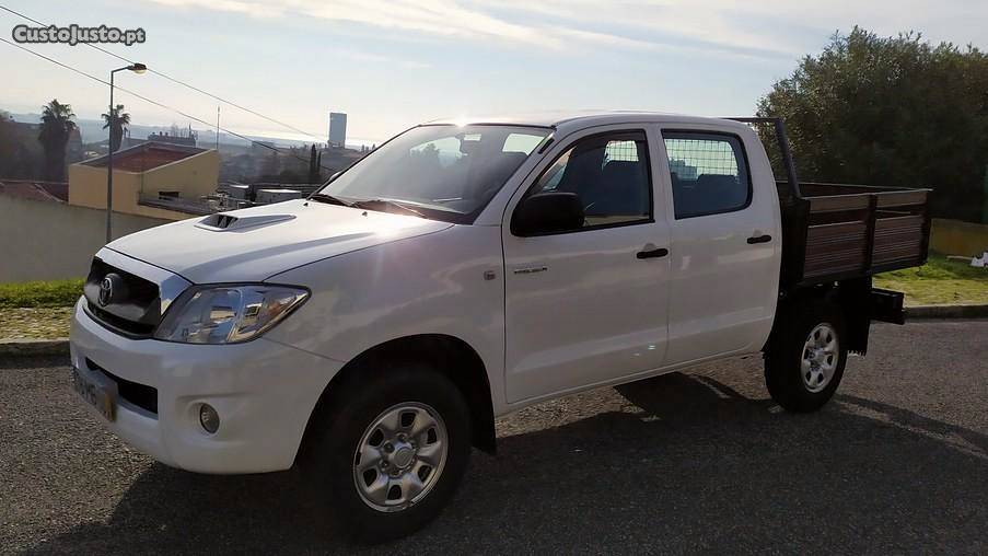 Toyota Hilux 4x4 CD 2.5D4d Agosto/11 - à venda - Pick-up/