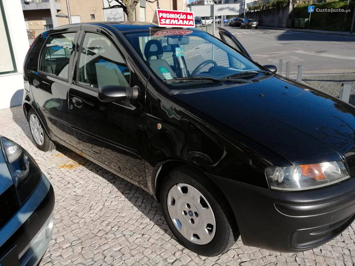 Fiat Punto 1.2 elx Junho/01 - à venda - Ligeiros