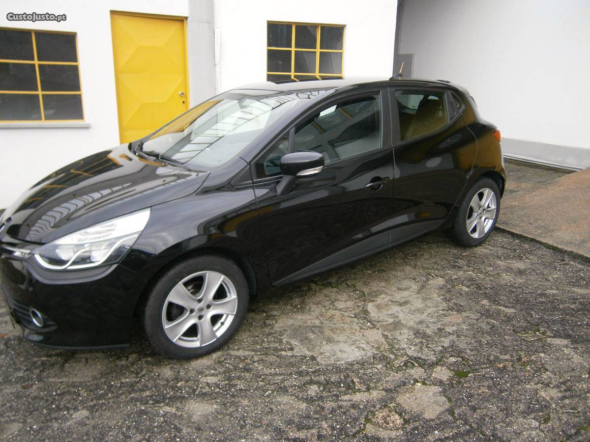 Renault Clio 0.9 TCE DYNAMIQUE S Março/13 - à venda -