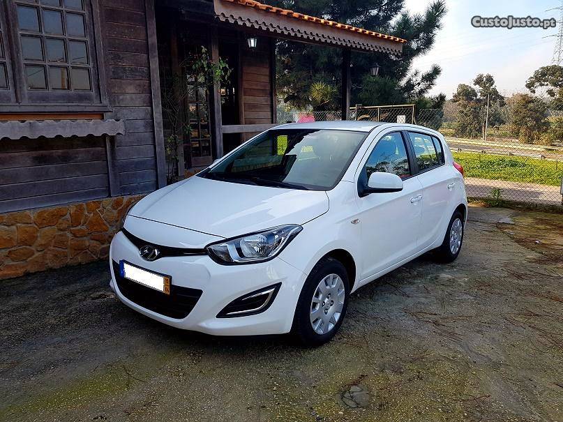 Hyundai i CRDI - kms Abril/15 - à venda -