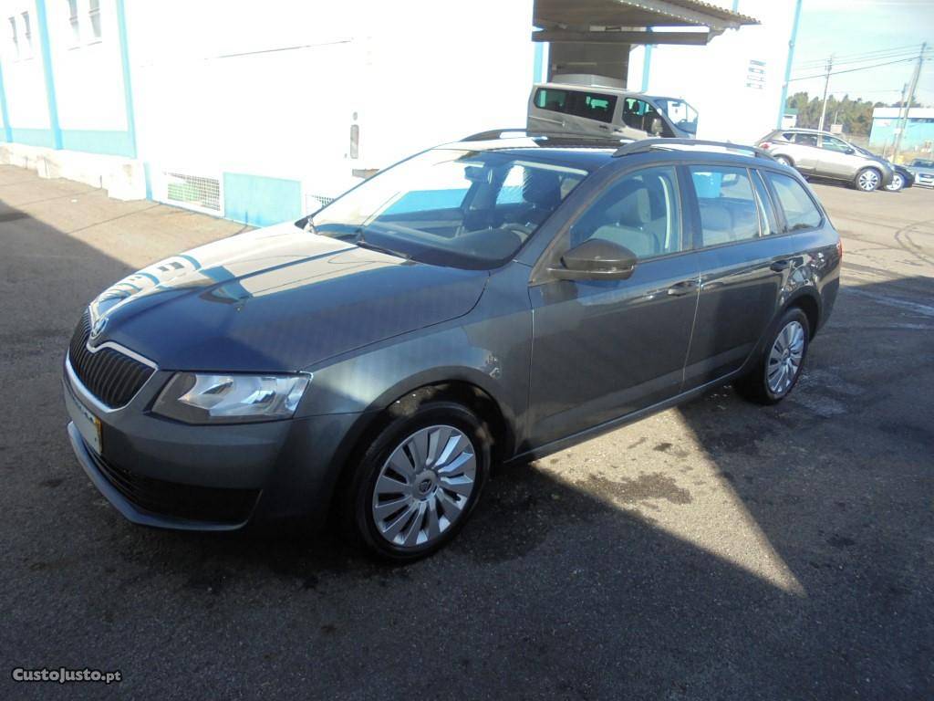 Skoda Octavia 1.6 TDI 105cv Maio/15 - à venda - Ligeiros