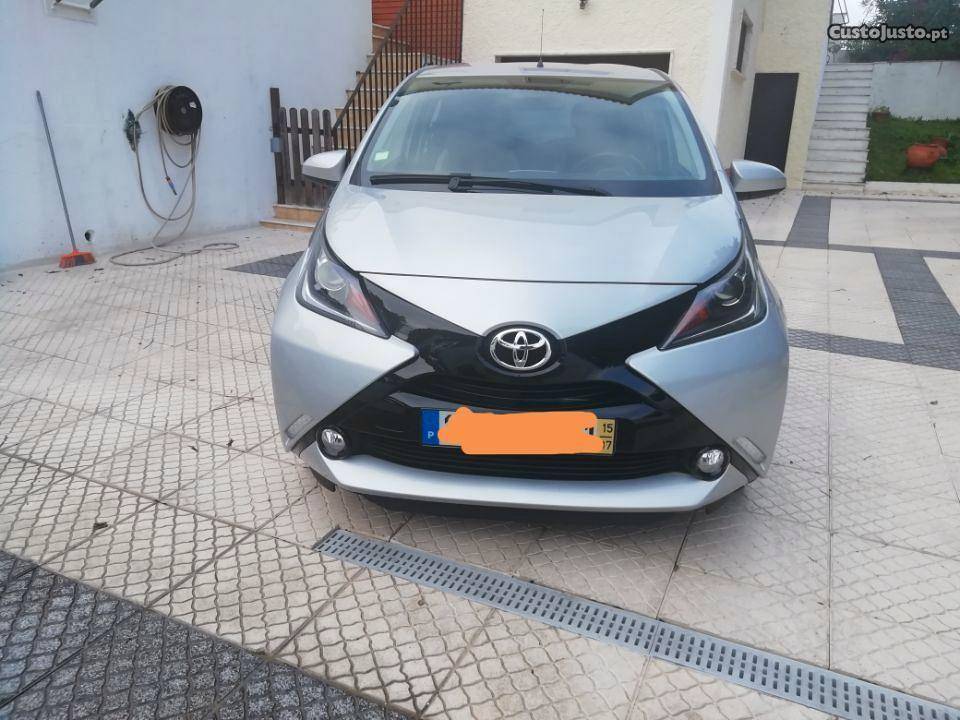 Toyota Aygo Plus cx automática Julho/15 - à venda -