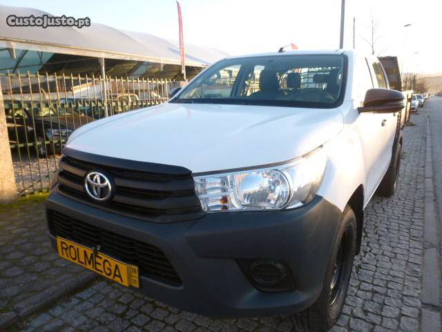 Toyota Hilux 4x4 Novembro/18 - à venda - Pick-up/