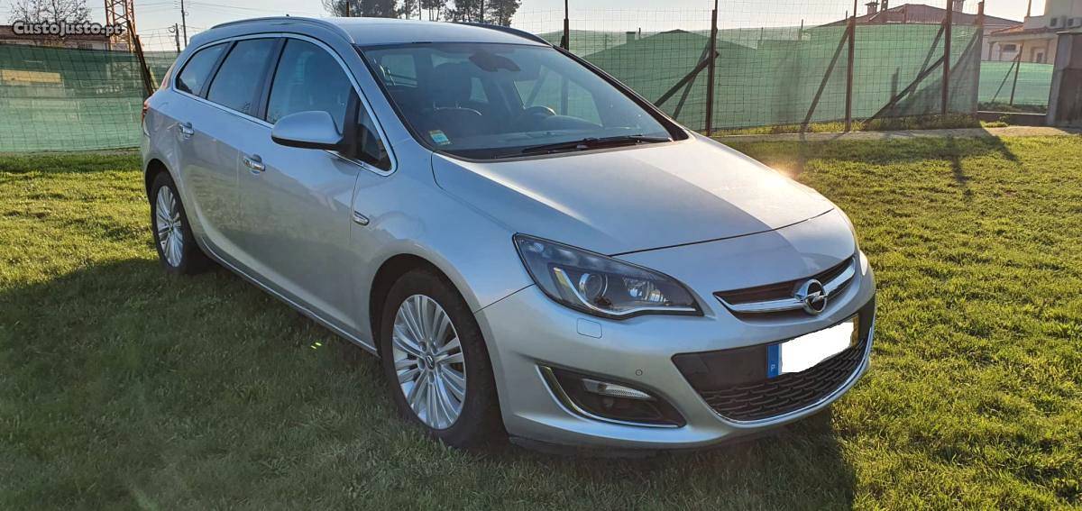 Opel Astra 1.7 CDTI Cosmo Abril/13 - à venda - Ligeiros
