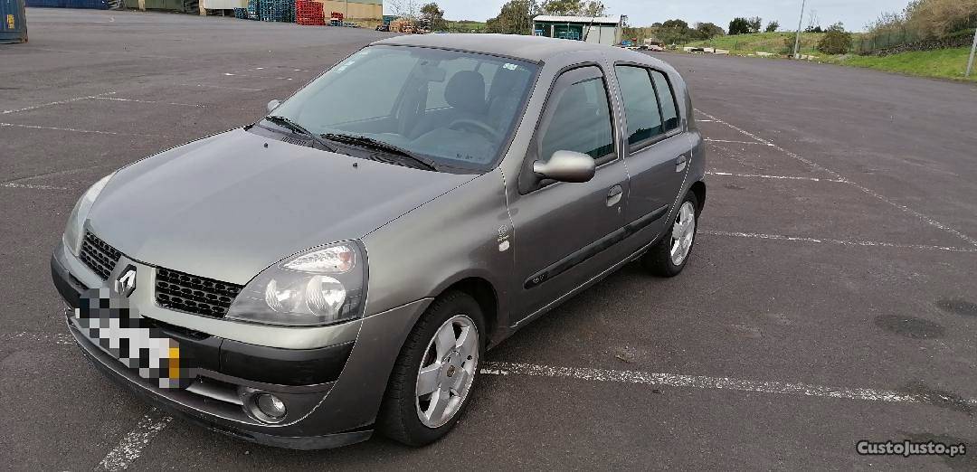 Renault Clio Esclusivo-V Dezembro/02 - à venda -