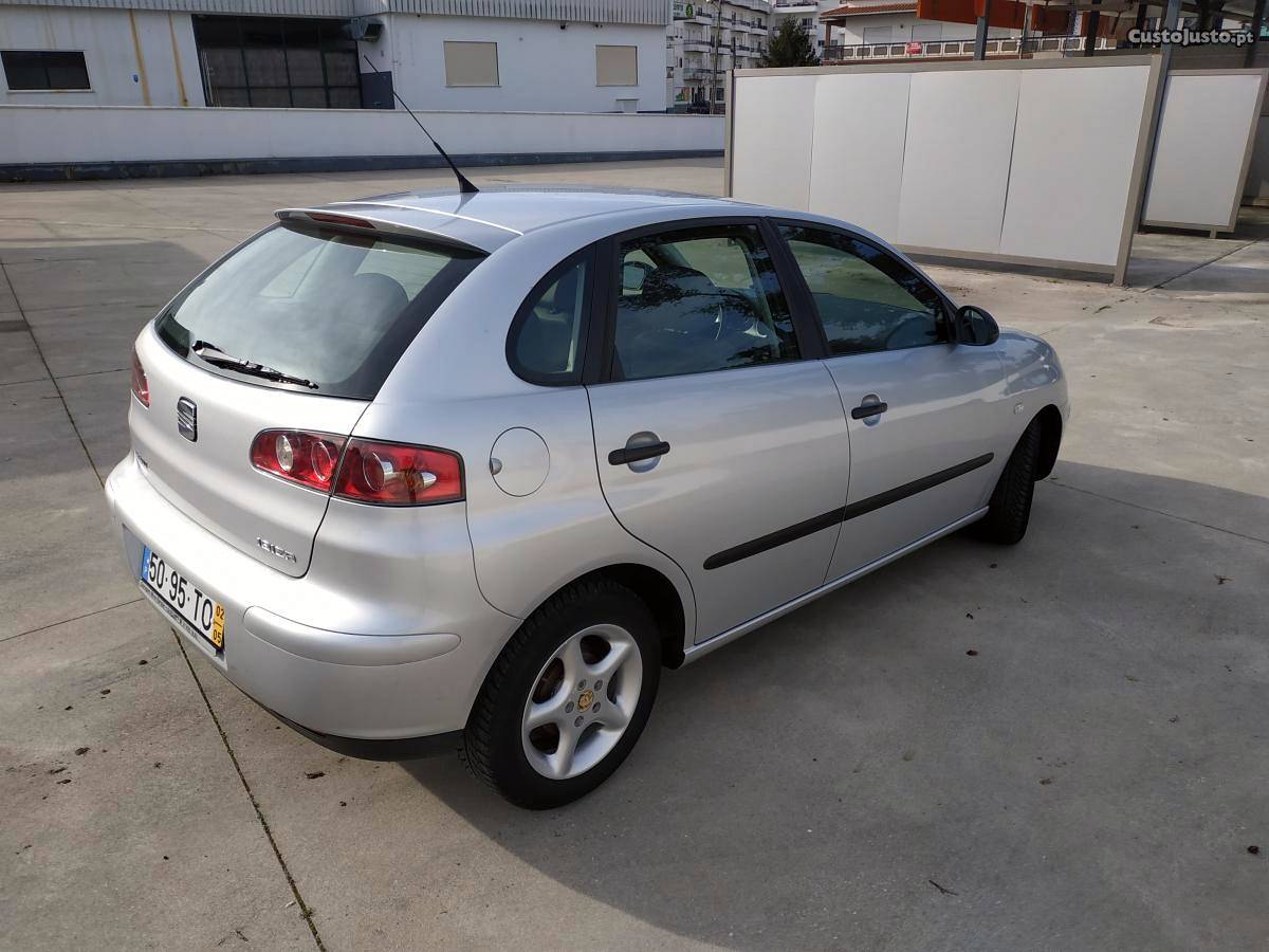 Seat Ibiza 1.2cc km 5p Maio/02 - à venda - Ligeiros