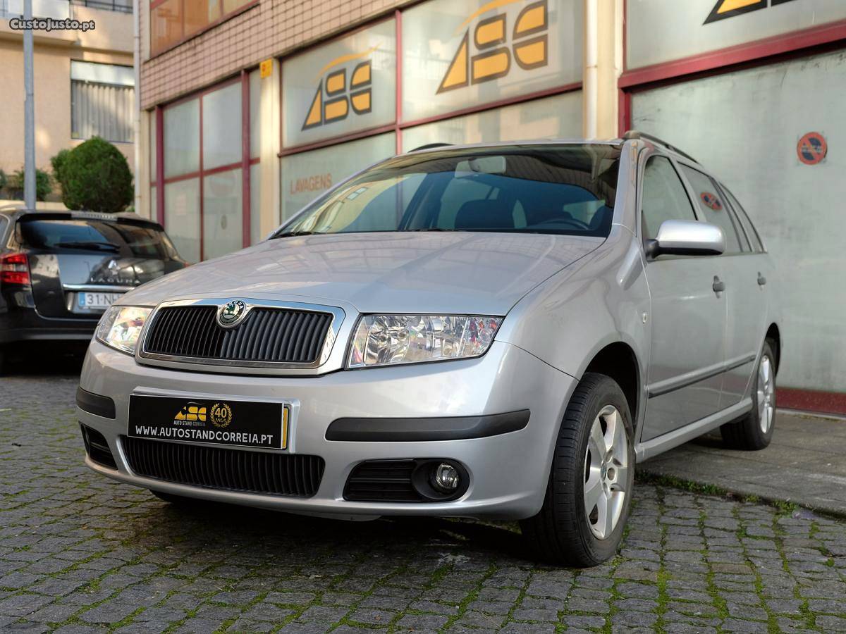 Skoda Fabia Break 1.2 HTP Abril/06 - à venda - Ligeiros