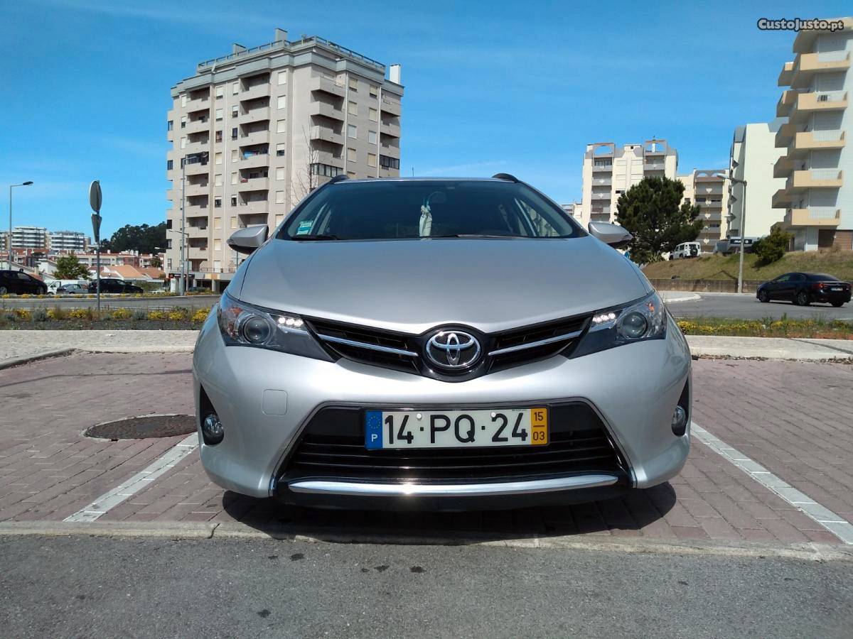 Toyota Auris 1.4 COMFORT SPORT Abril/15 - à venda -