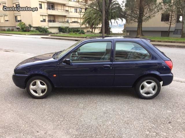 Ford Fiesta portas Agosto/97 - à venda - Ligeiros