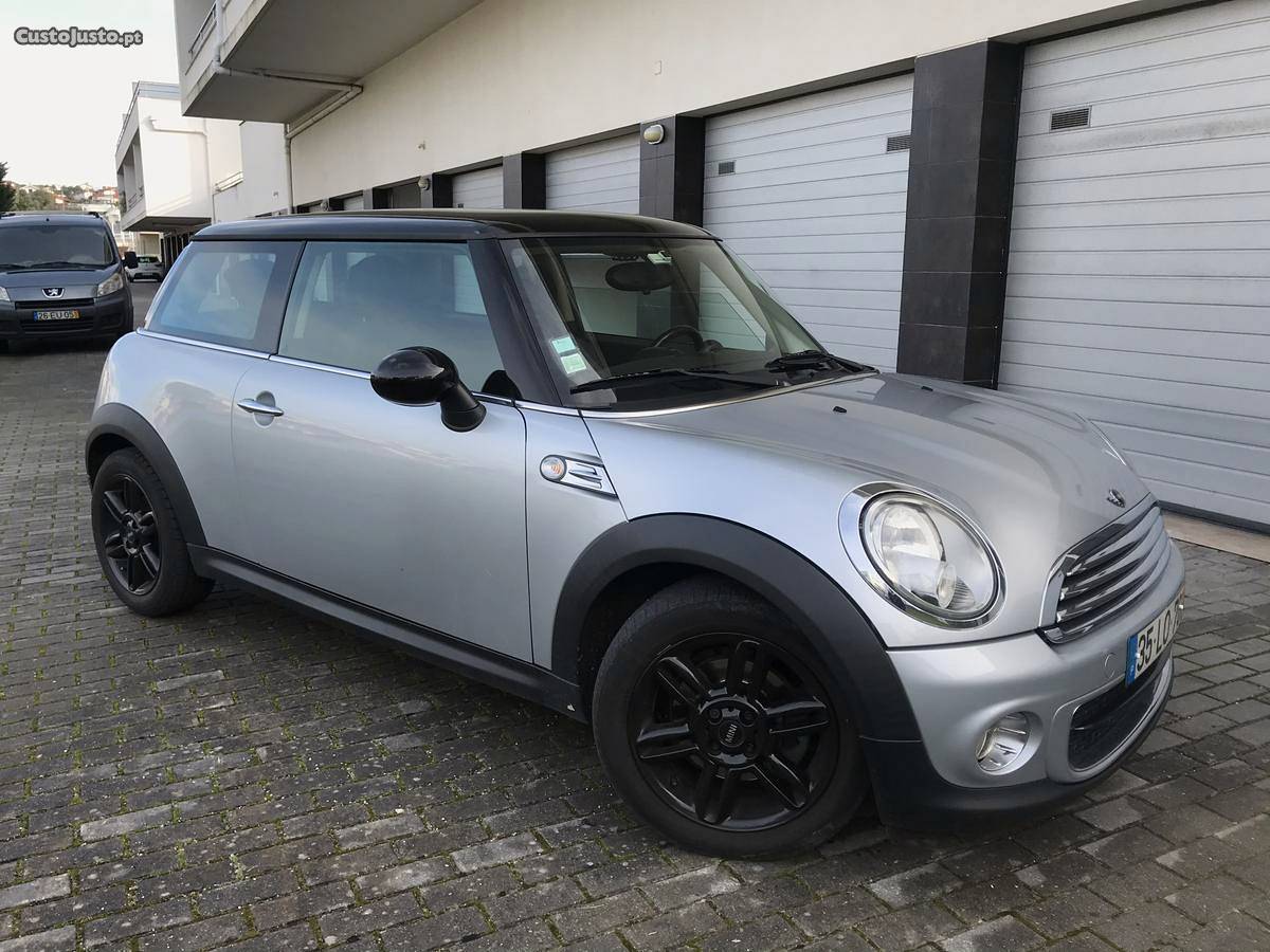 MINI Cooper 1.6 D Nacional  como novo Abril/11 - à