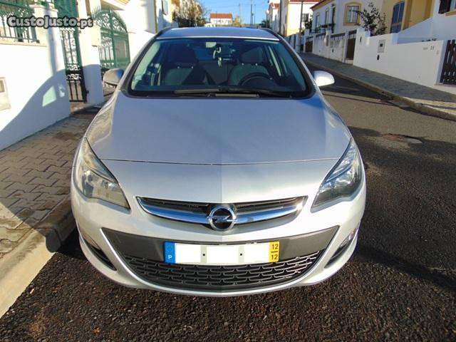 Opel Astra 1.3 CTDI EcoFlex Dezembro/12 - à venda -