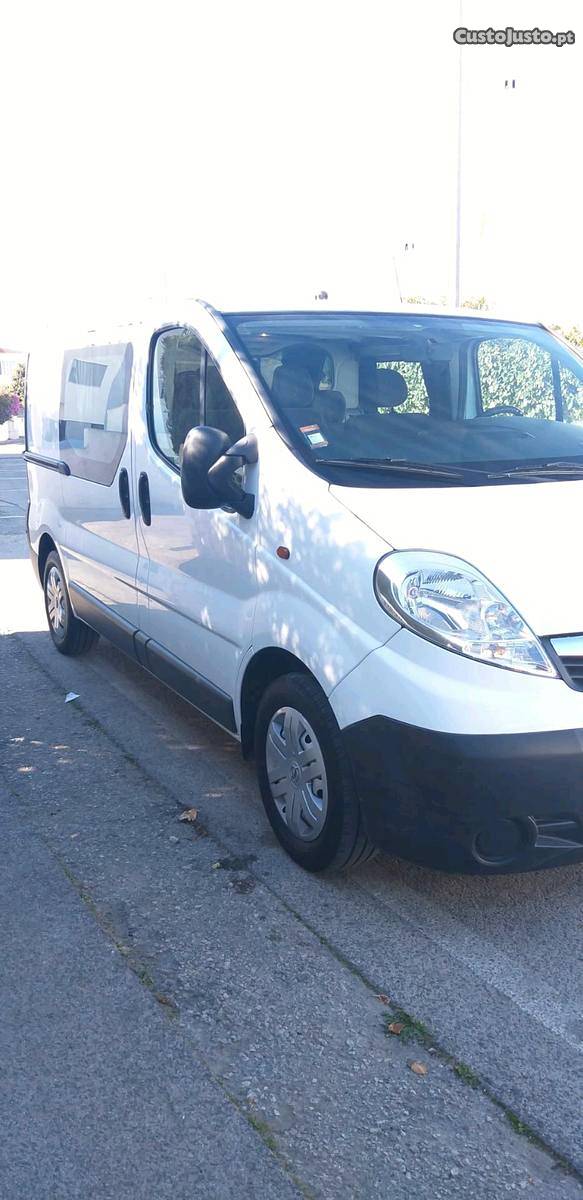 Opel Vivaro 2.0 CDTI 6 LUGARES Junho/09 - à venda -