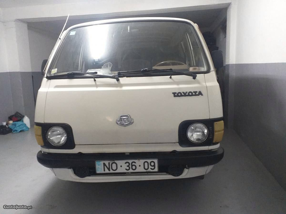 Toyota HiAce CLASSICO  Dezembro/81 - à venda - Ligeiros