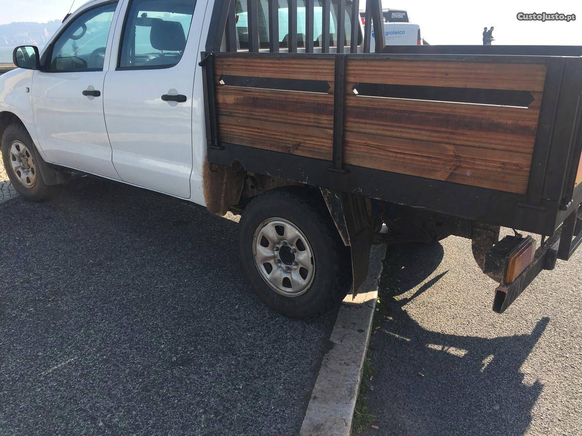 Toyota Hilux 2.5 D4D 4x4 Julho/10 - à venda - Pick-up/