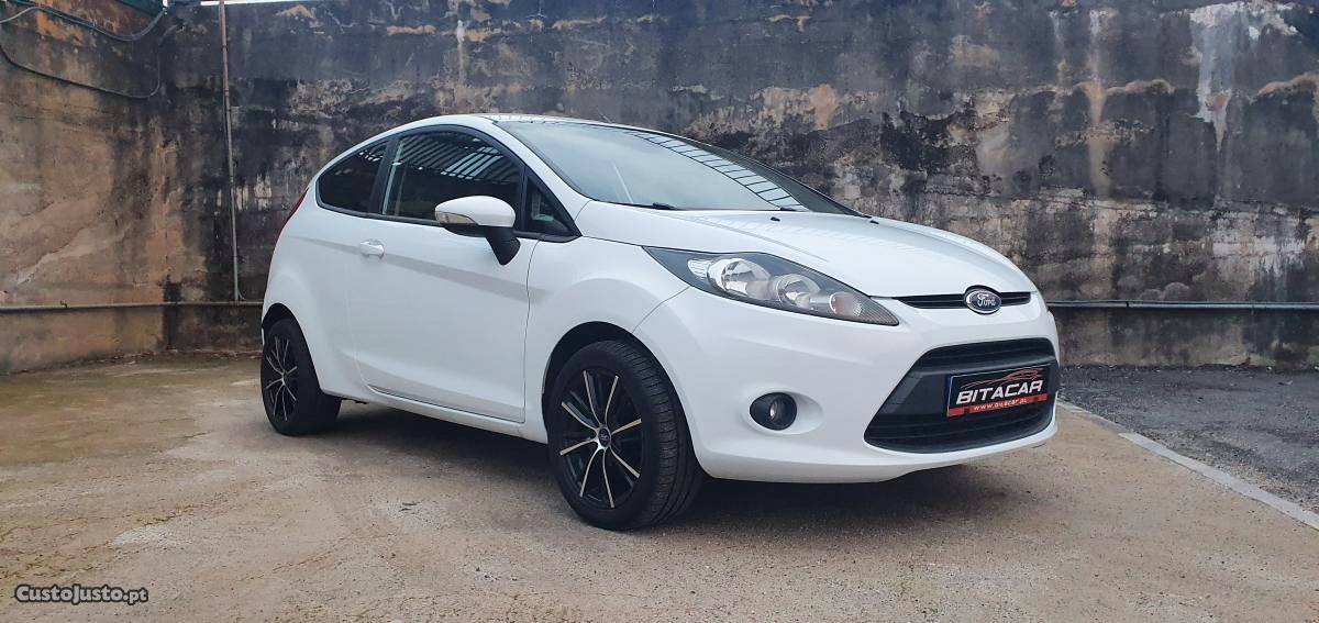 Ford Fiesta 1.4 TDCI IVA DED Dezembro/12 - à venda -