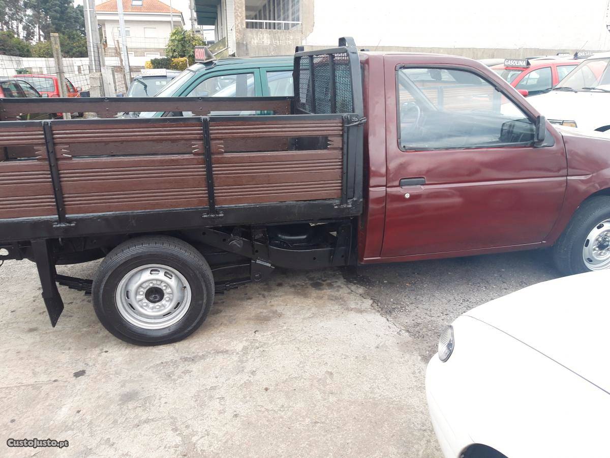 Nissan Pick Up 3lug com d.assist Maio/92 - à venda -