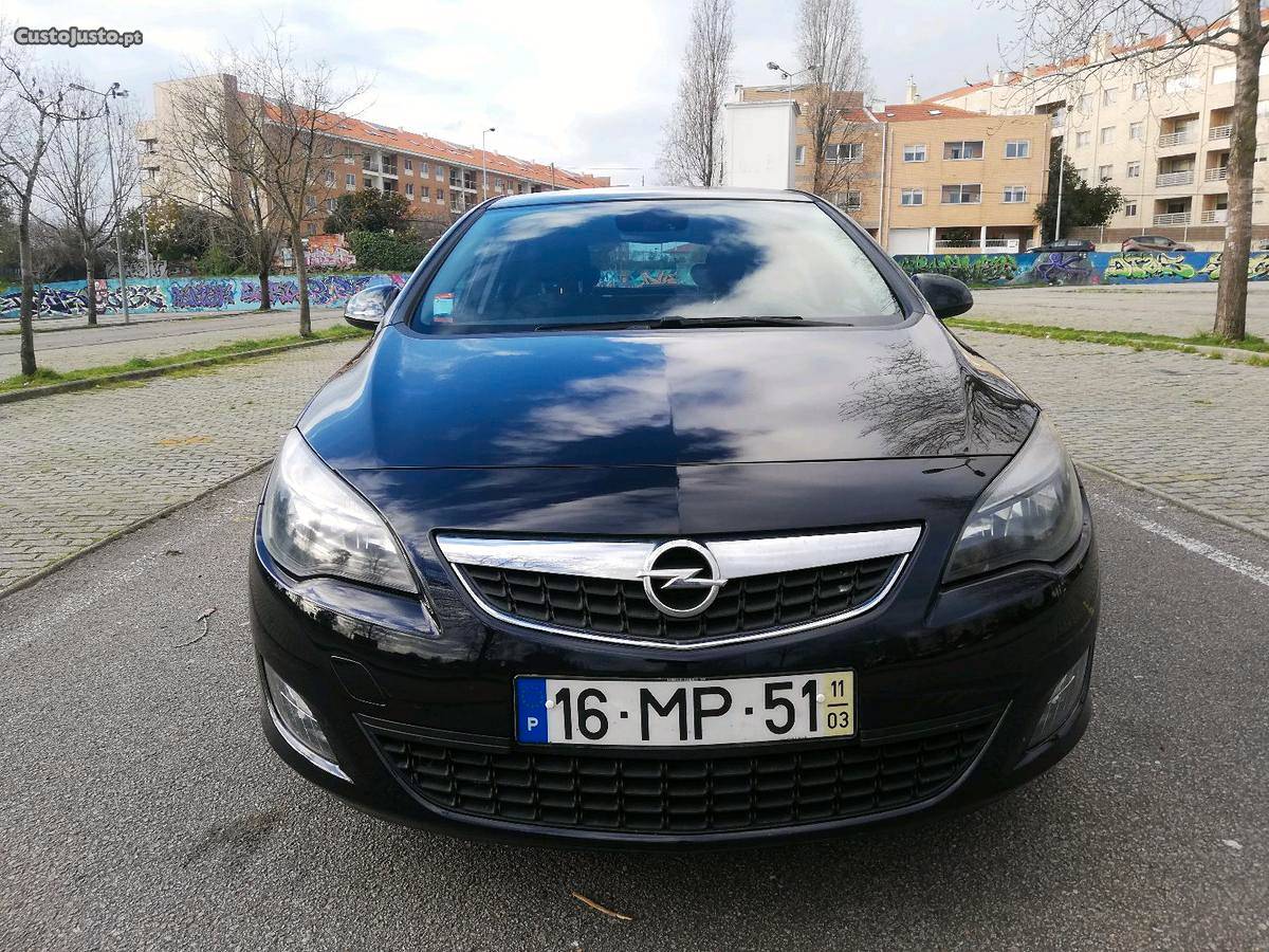 Opel Astra 2.0 CDTI 160 CV Março/11 - à venda - Ligeiros