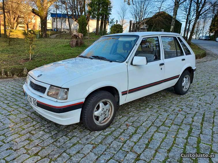 Opel Corsa 1.5 Diesel-5 Lugares Abril/88 - à venda -