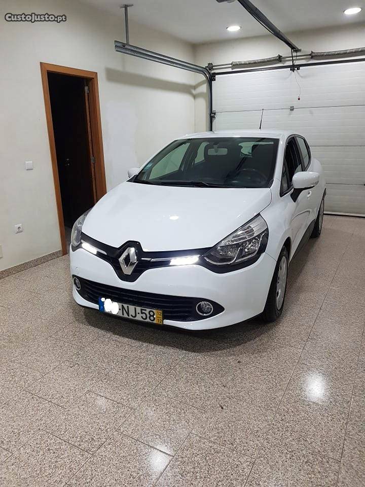 Renault Clio 1.5 dci 5 lugares Dezembro/12 - à venda -