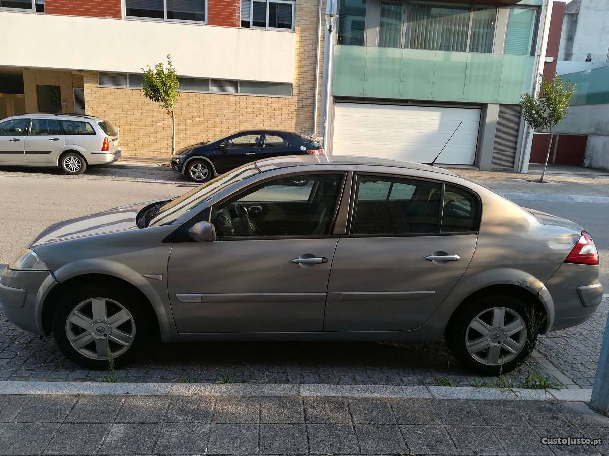 Renault Mégane 1.5 dci Julho/04 - à venda - Ligeiros