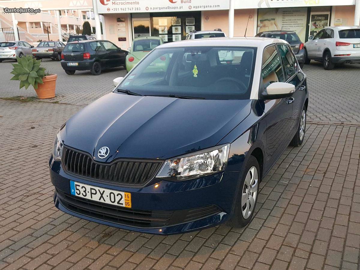 Skoda Fabia 5 portas Maio/15 - à venda - Ligeiros