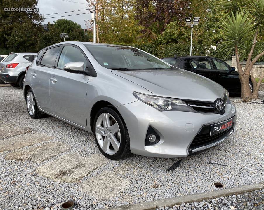 Toyota Auris D4D Nacional  Maio/14 - à venda - Ligeiros