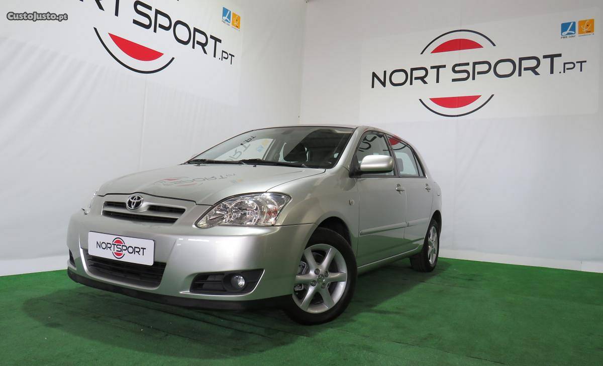 Toyota Corolla 1.4 D-4D Sol MMT Fevereiro/05 - à venda -