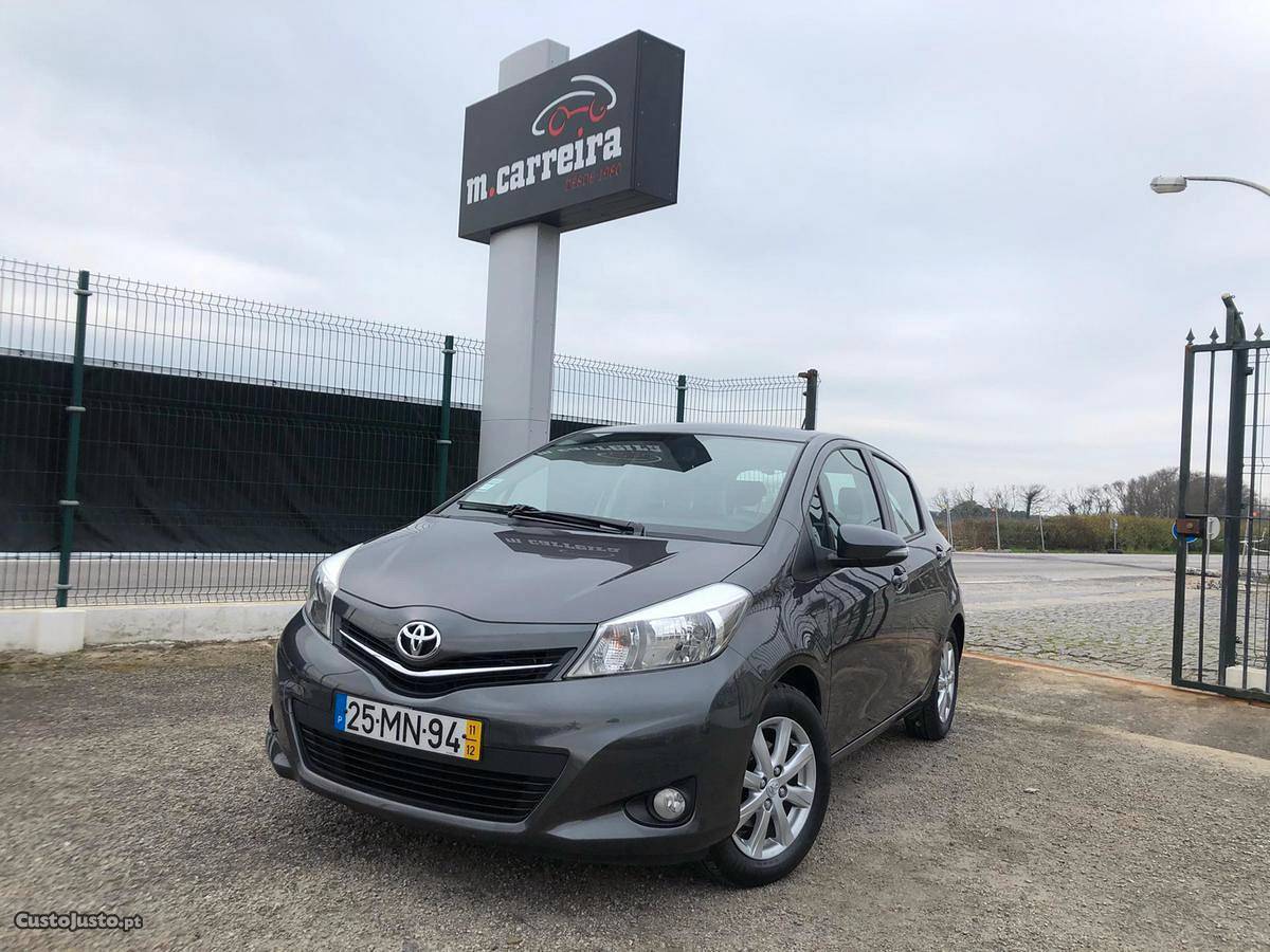 Toyota Yaris 1.0 VVTi GPS+Câmara Dezembro/11 - à venda -