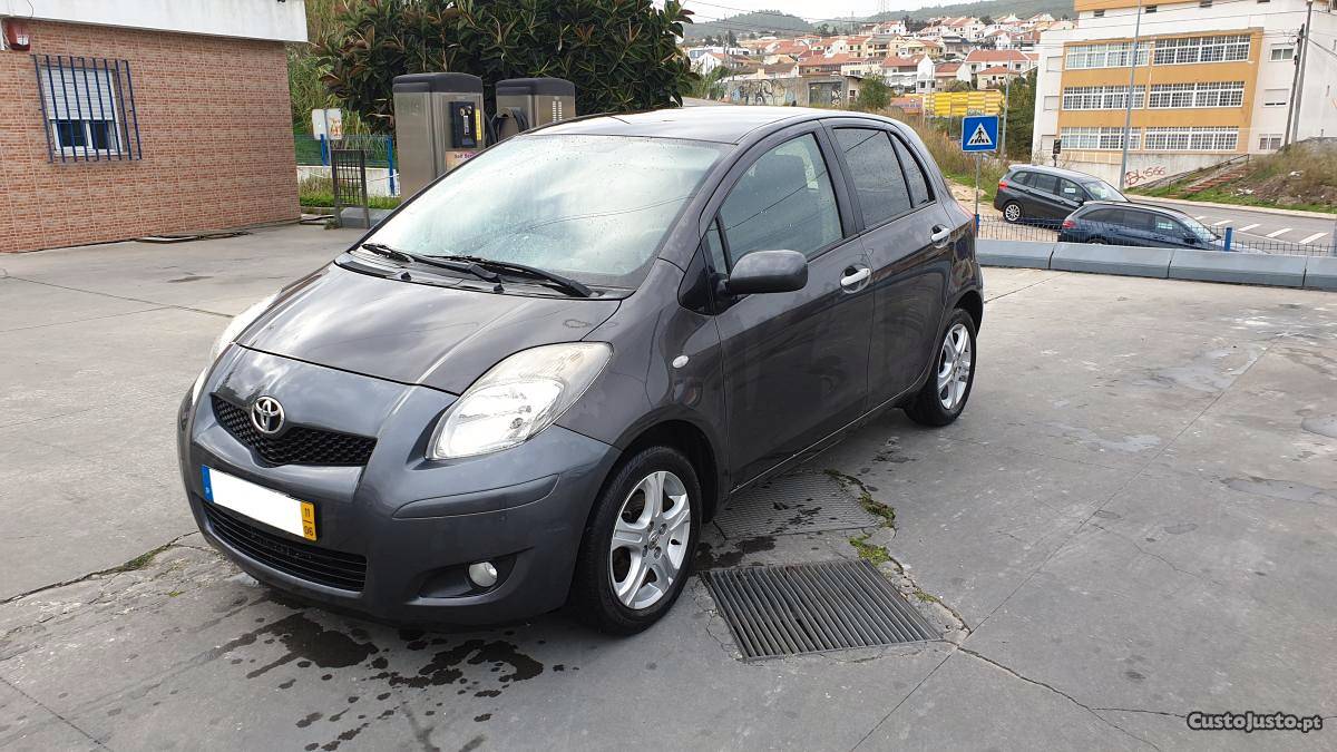 Toyota Yaris 1.0 Vvti Julho/11 - à venda - Ligeiros