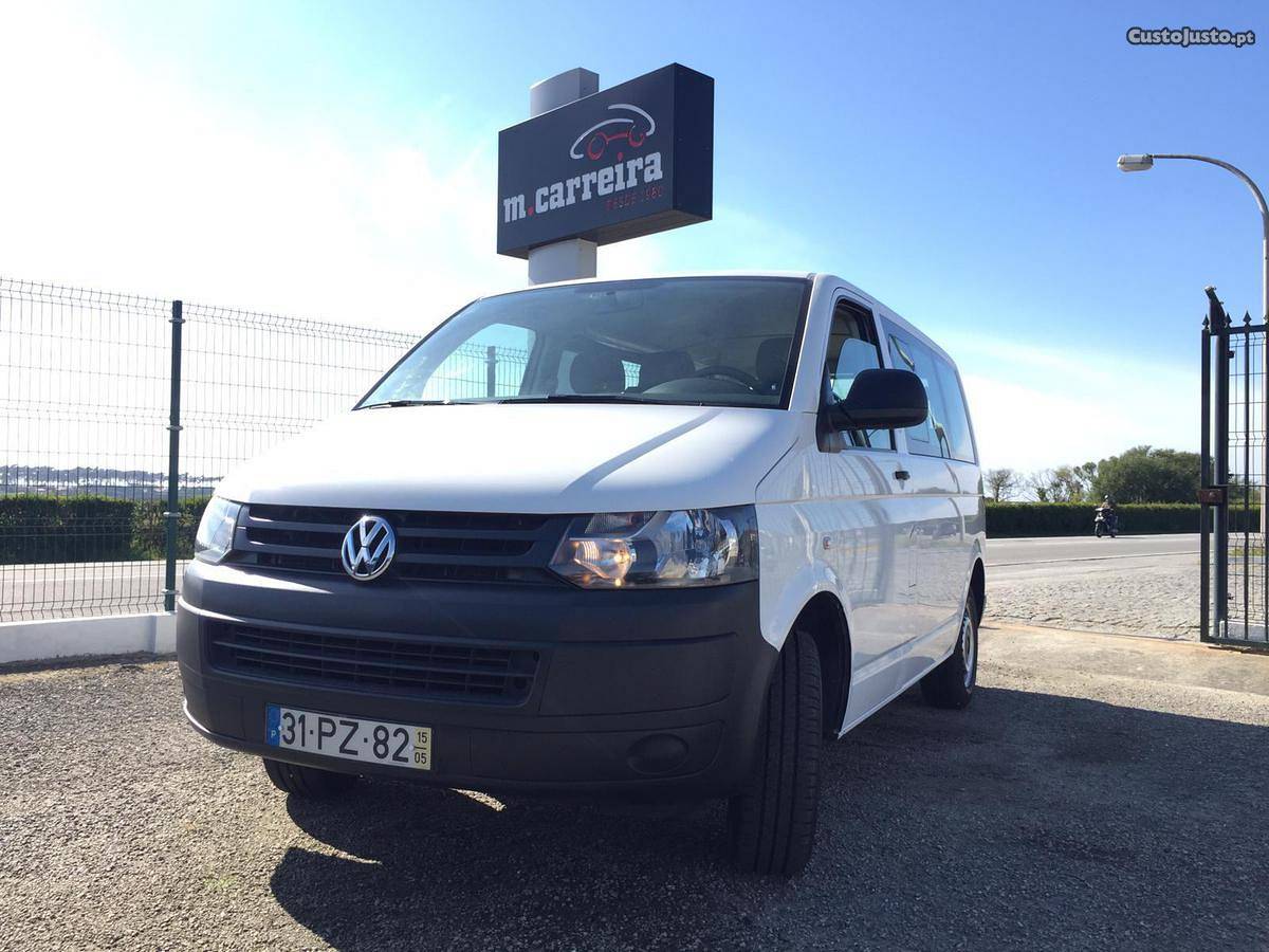 VW Transporter 2.0 TDI Maio/15 - à venda - Monovolume /