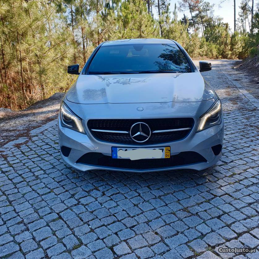 Mercedes-Benz CLA 200 CDI 136cv 7g-DCT Abril/15 - à venda -