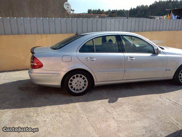 Mercedes-Benz E 220 Avangard Abril/02 - à venda - Ligeiros