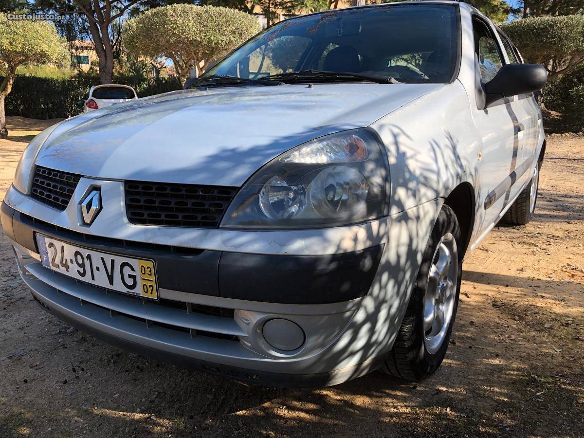 Renault Clio  cv Julho/03 - à venda - Ligeiros