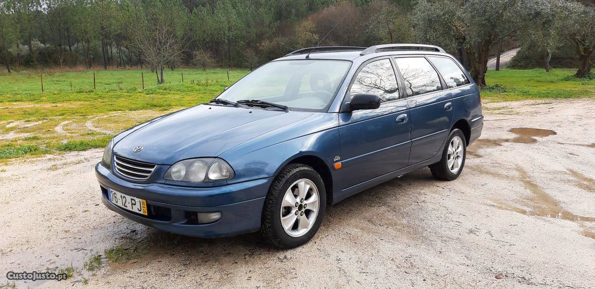 Toyota Avensis Break D4D Abril/00 - à venda - Ligeiros