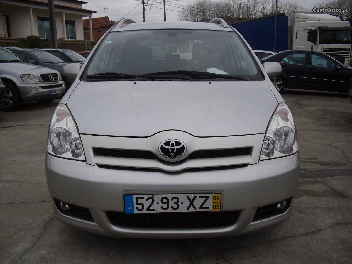 Toyota Verso 2.0 D4D 7 LUGARES Setembro/04 - à venda -