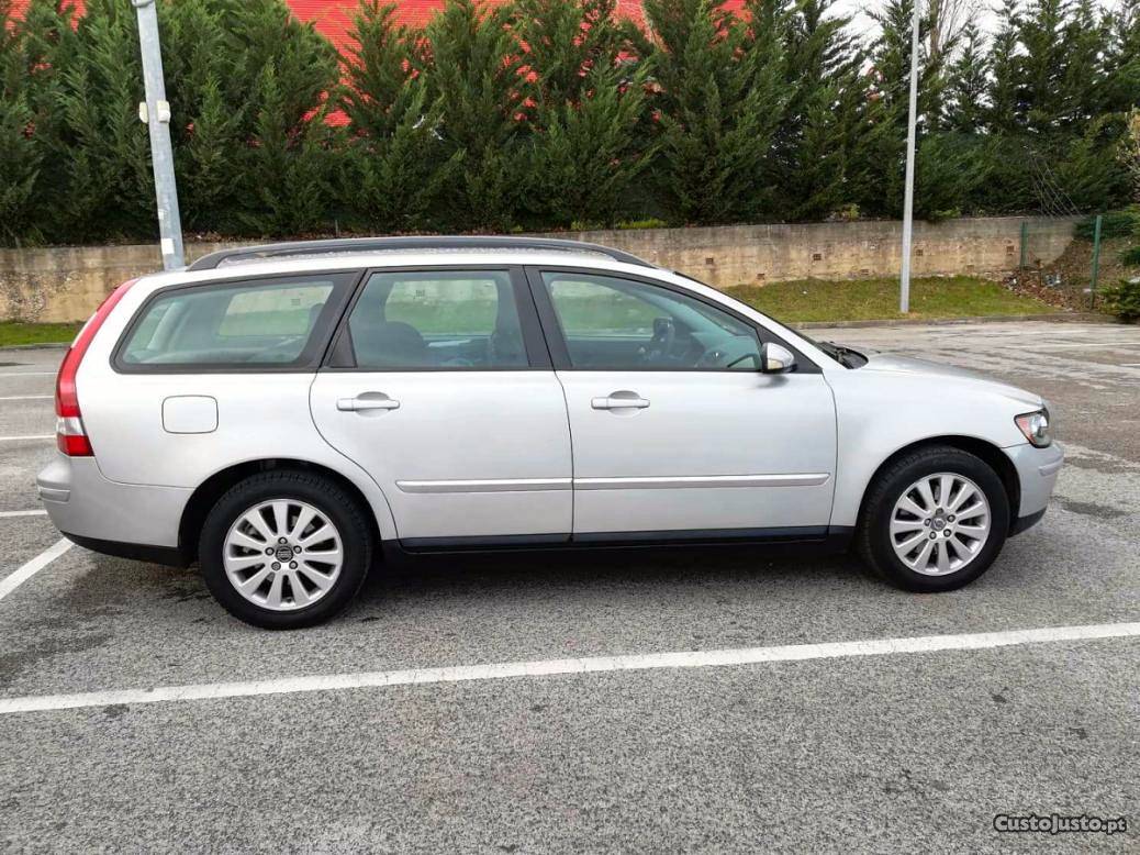 Volvo V de 136cv Março/06 - à venda - Ligeiros