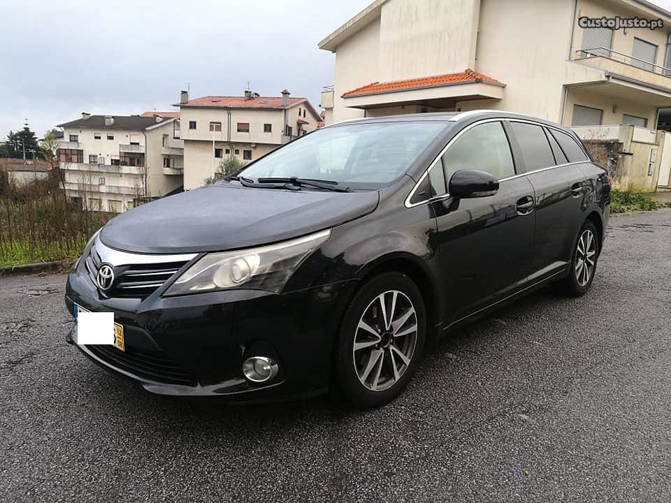 Toyota Avensis D4D Luxury Setembro/12 - à venda - Ligeiros