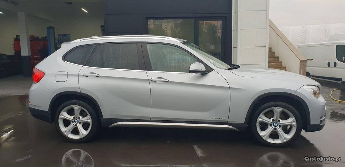 BMW X1 SDrive 16d Outubro/13 - à venda - Monovolume / SUV,