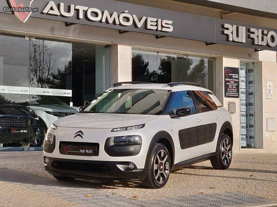 Citroën C4 Cactus Shine 1.6 e-H Junho/15 - à venda -