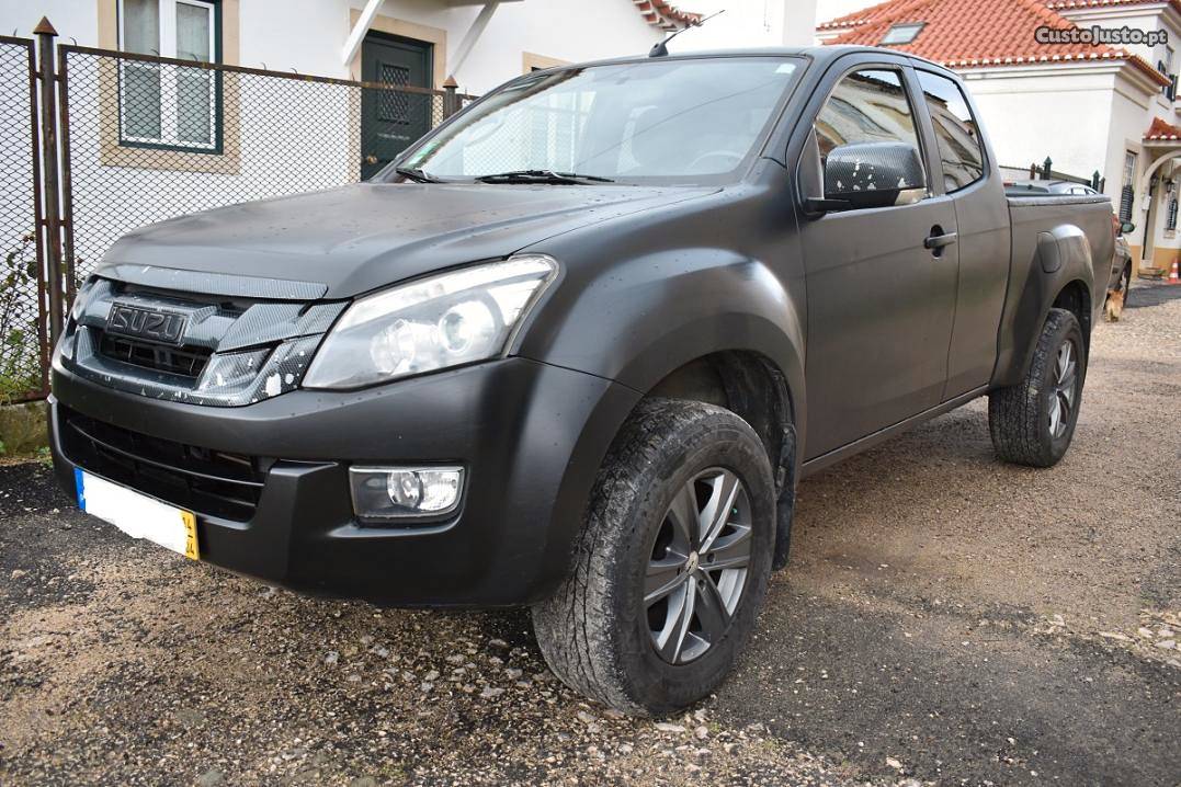 Isuzu D-Max LS Abril/14 - à venda - Comerciais / Van,