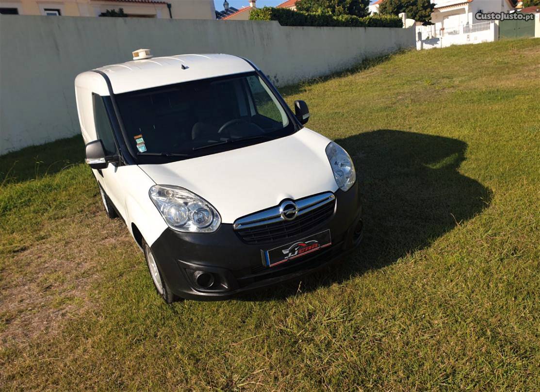 Opel Combo 1.3 Fibrada Abril/12 - à venda - Ligeiros