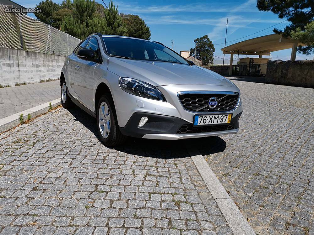 Volvo V40 Cross Country Junho/14 - à venda - Ligeiros