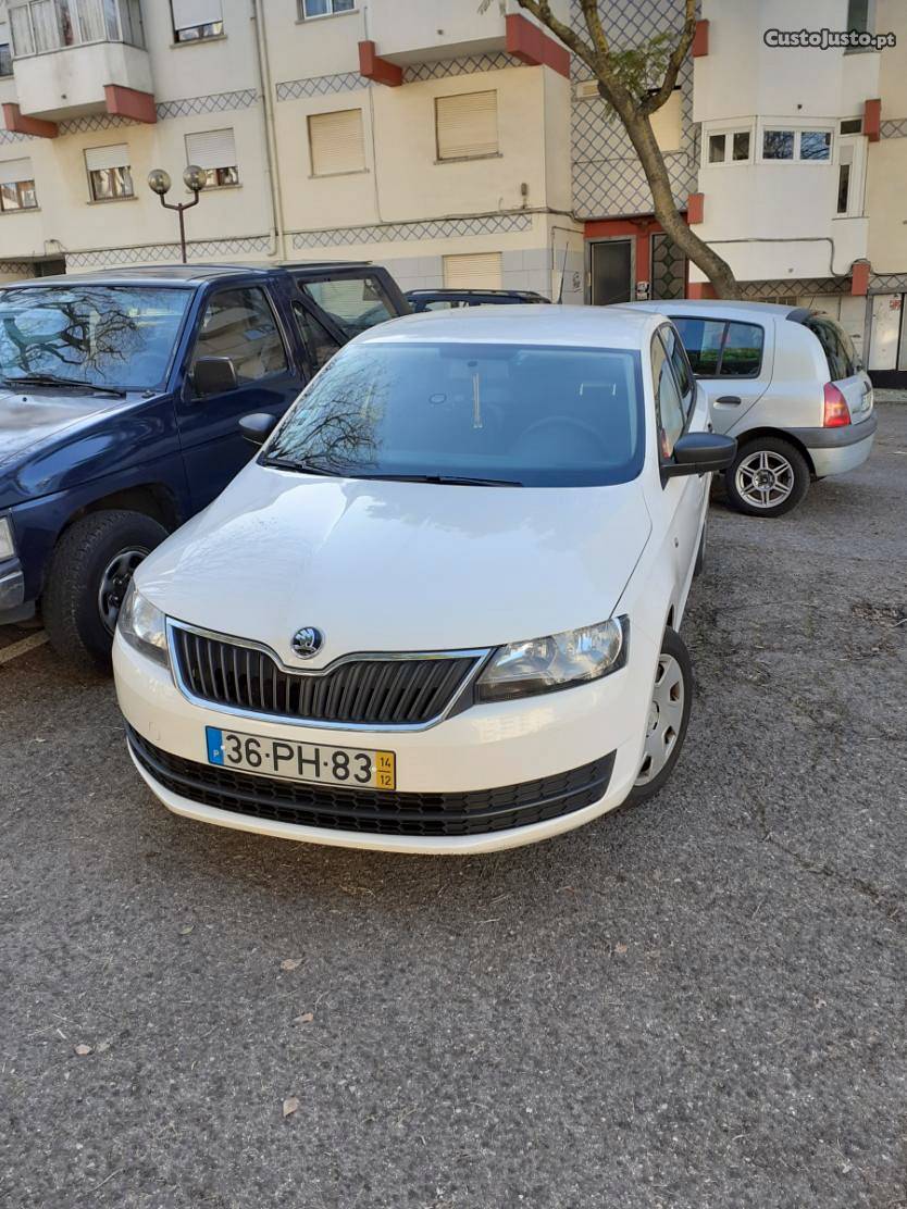 Skoda Superb Rapid 1.6tdi Dezembro/14 - à venda - Ligeiros