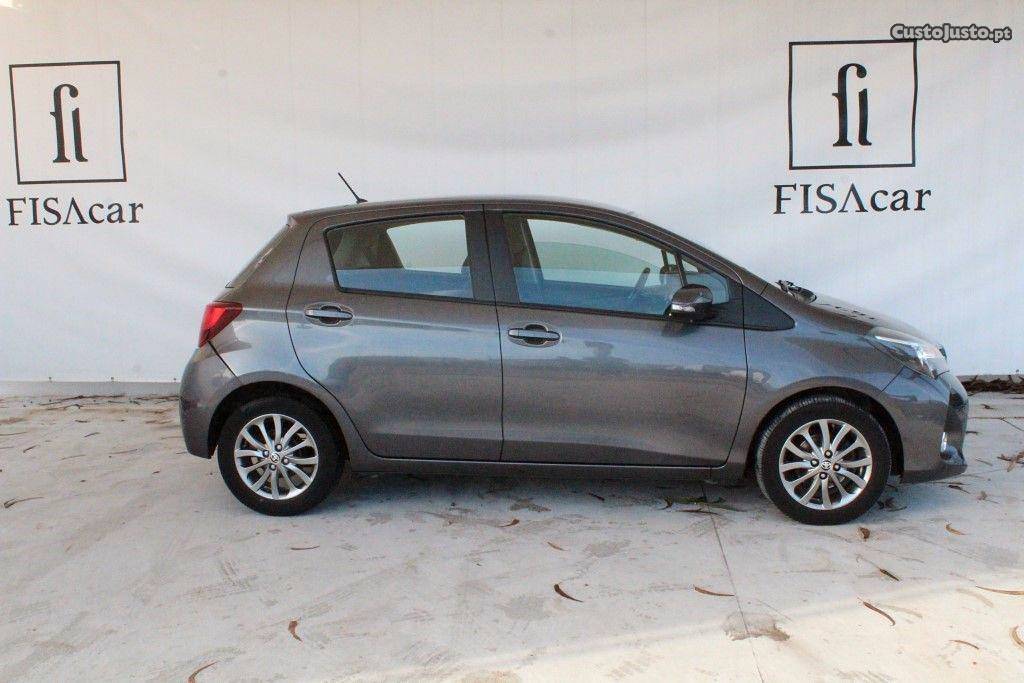 Toyota Yaris 1.0 Active Maio/17 - à venda - Ligeiros