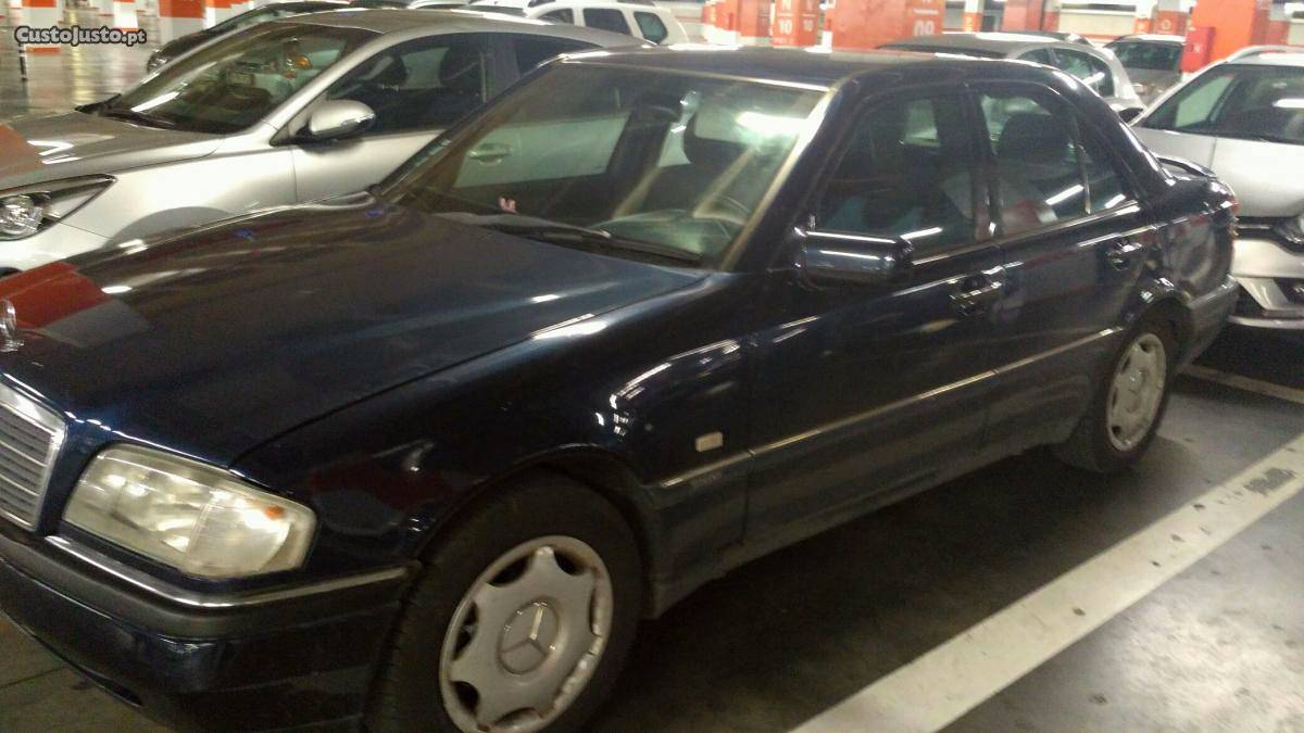 Mercedes-Benz C 250 w TD 150 CV Agosto/96 - à venda